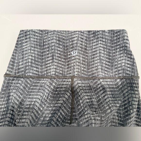 lululemon athletica Gray and White Textured Leggings - Picture 2 of 6